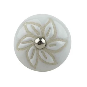 Fehér-bézs színű porcelán bútorgomb