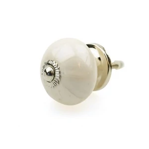 Márványfehér-ezüst színű porcelán bútorgomb