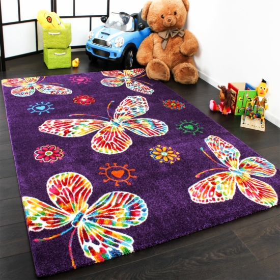Gyerekszoba szőnyeg lila pillangó mintával - több méretben