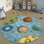 Kép 1/3 - Gyerekszoba kerek szőnyeg bolygó mintával - több méretben